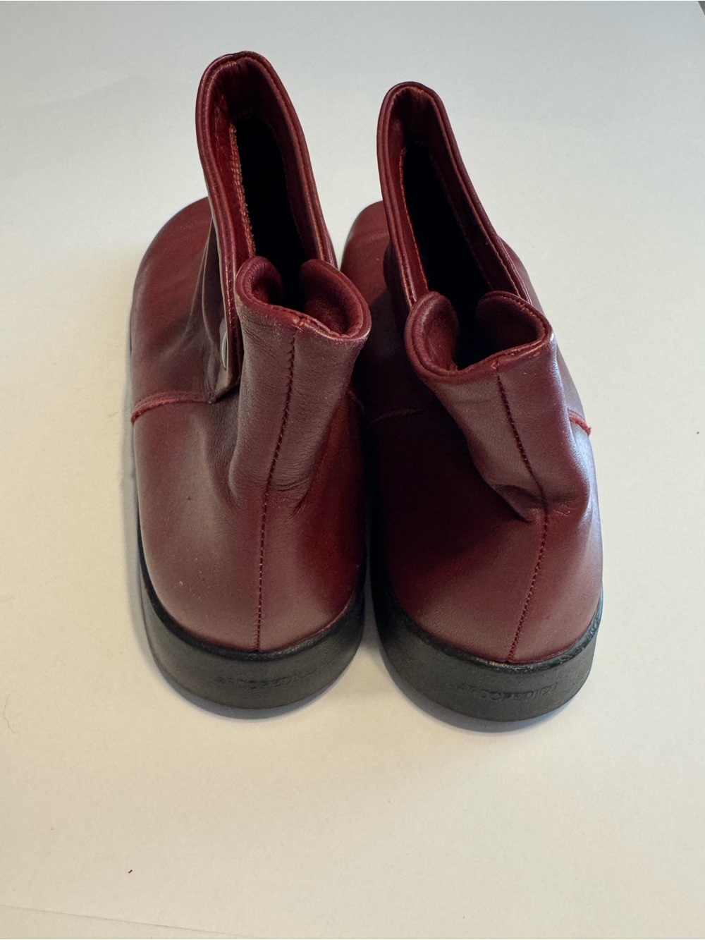Arcopedico Wine Red Leather Gathered Slouch Ankle Booties. Water-resistant - Picture 3 of 12